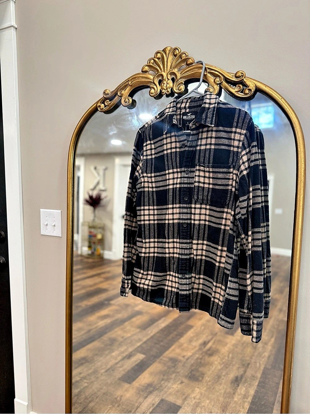 Hollister Plaid Button Down Size Small